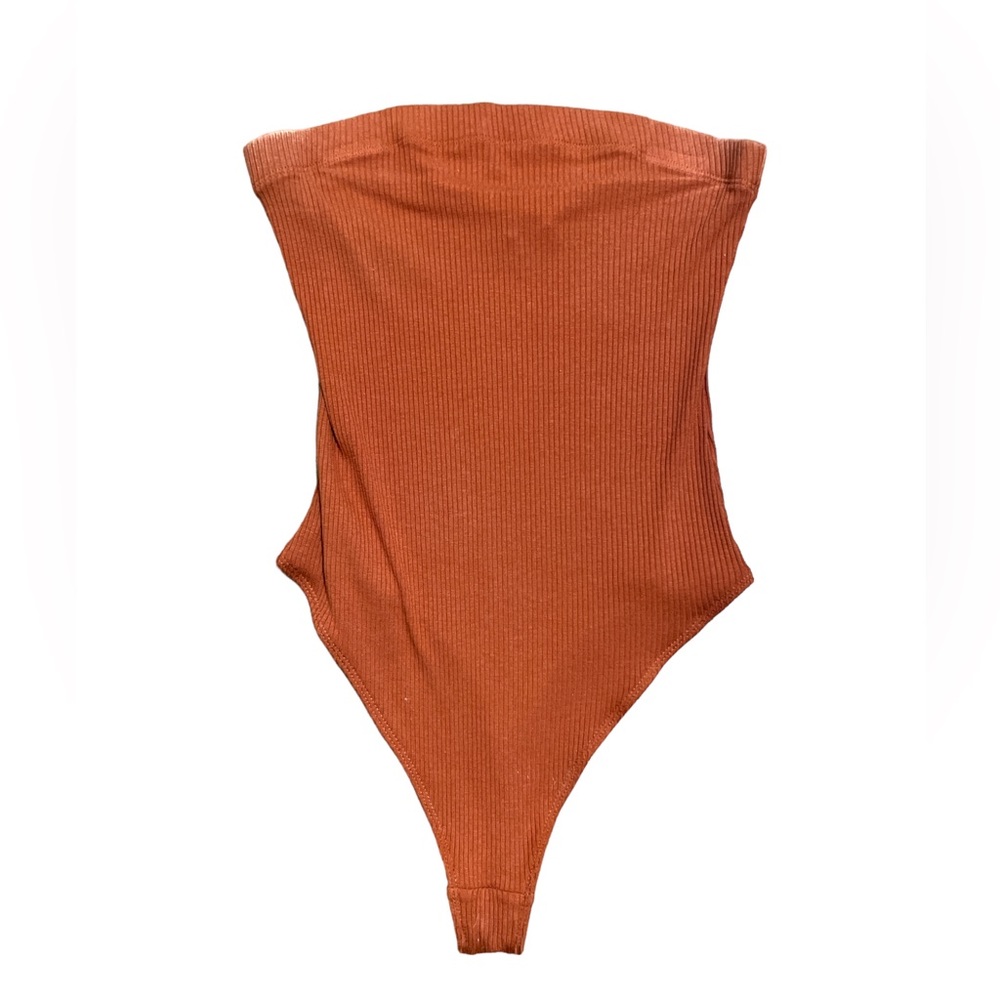 ✨ like new ✨ Urban Outfitters ribbed strapless burnt orange bodysuit, size med